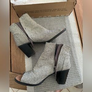 TOMS Castlerock Women's Majorca Peep Toe Booties Size 10